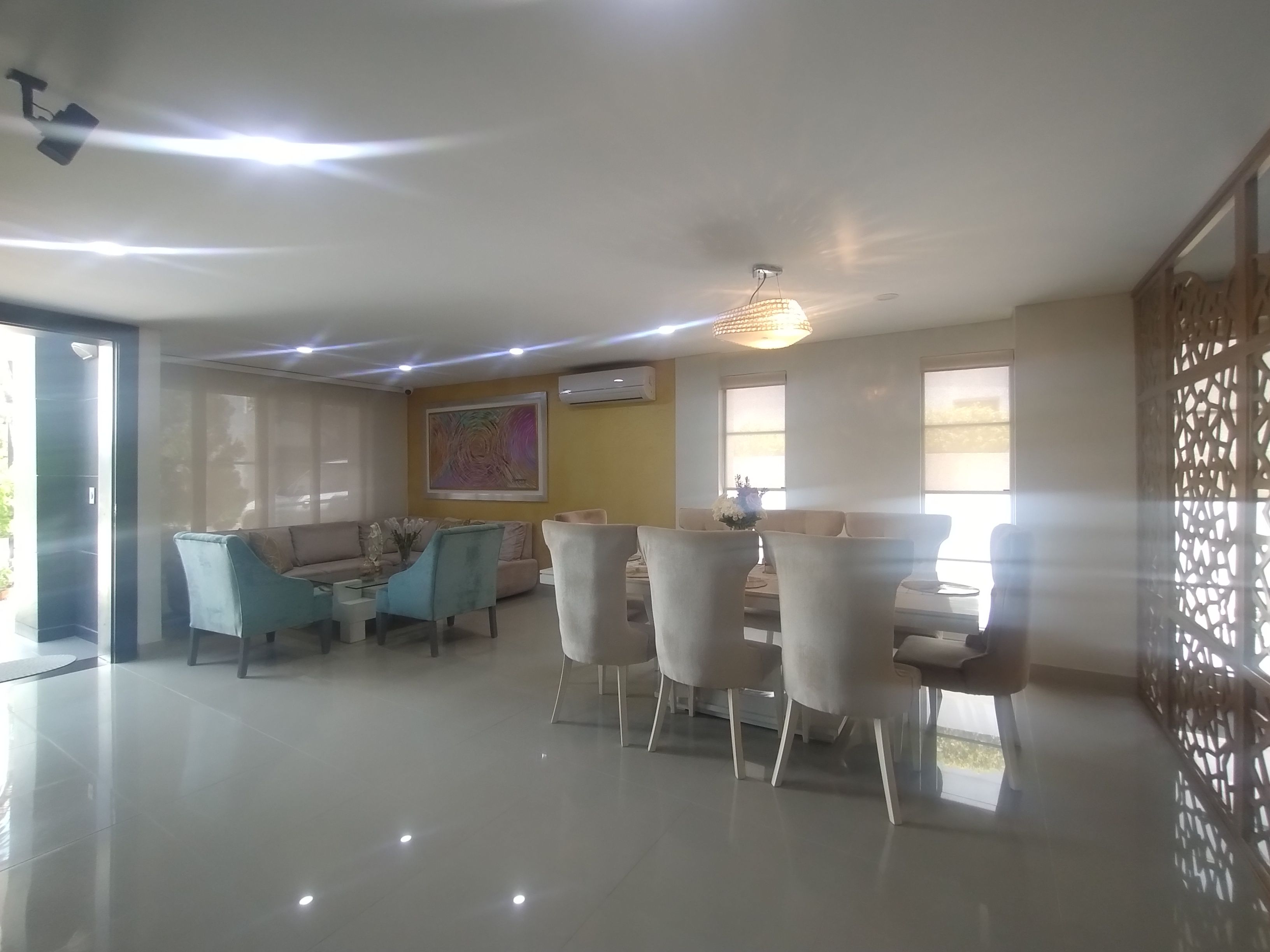 Casa en arriendo o venta Atlántico Barranquilla Romance 245 m2 Habitaciones 4 Baños 5 Garajes 2 Precio venta $1250000000 Precio arriendo $9500000