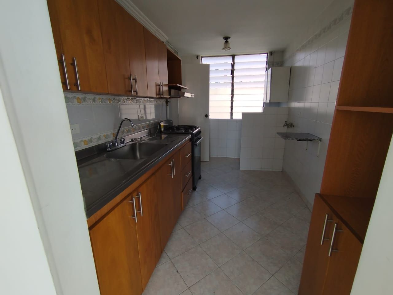 Apartamento en arriendo Antioquia Medellín Asomadera No1 73 m2 Habitaciones 3 Baños 2 Garajes 0 Precio $2500000