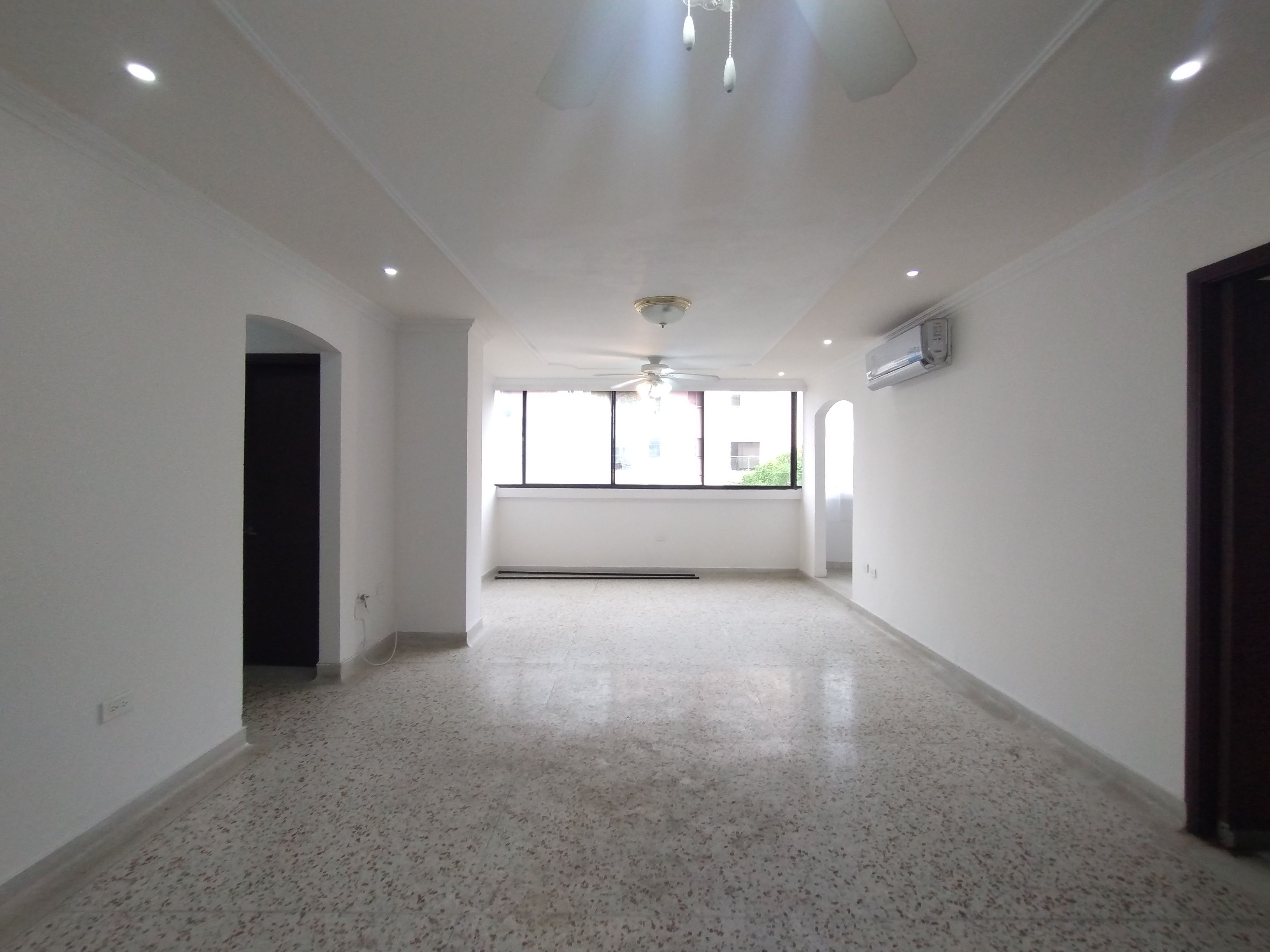 Apartamento en arriendo o venta Atlántico Barranquilla Riomar 110 m2 Habitaciones 2 Baños 3 Garajes 1 Precio venta $420000000 Precio arriendo $2300000