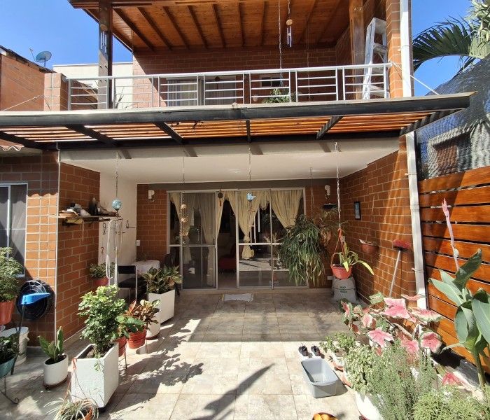 Casa en venta Valle Del Cauca Jamundí Cr Almendros De Verde Alfaguara 150 m2 Habitaciones 3 Baños 4 Garajes 2 Precio $620000000