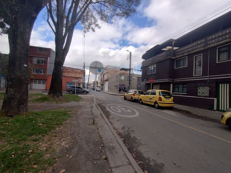 Lote en venta Cundinamarca Bogotá El Real 140 m2 Habitaciones 0 Baños 2 Garajes 0 Precio $450000000