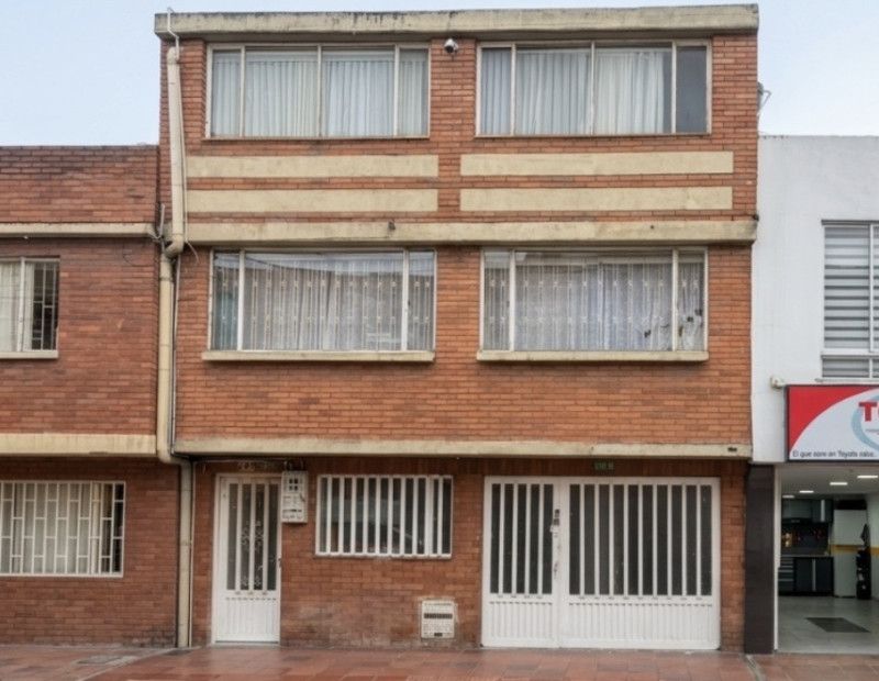 Casa en venta Cundinamarca Bogotá Ciudad Jardín Norte 350 m2 Habitaciones 7 Baños 6 Garajes 1 Precio $850000000