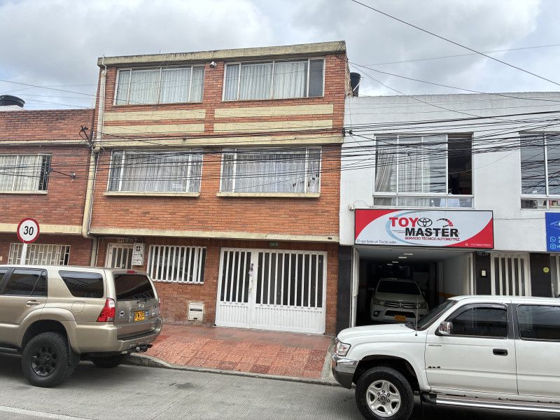 Casa en venta Cundinamarca Bogotá Ciudad Jardín Norte 350 m2 Habitaciones 7 Baños 6 Garajes 1 Precio $850000000