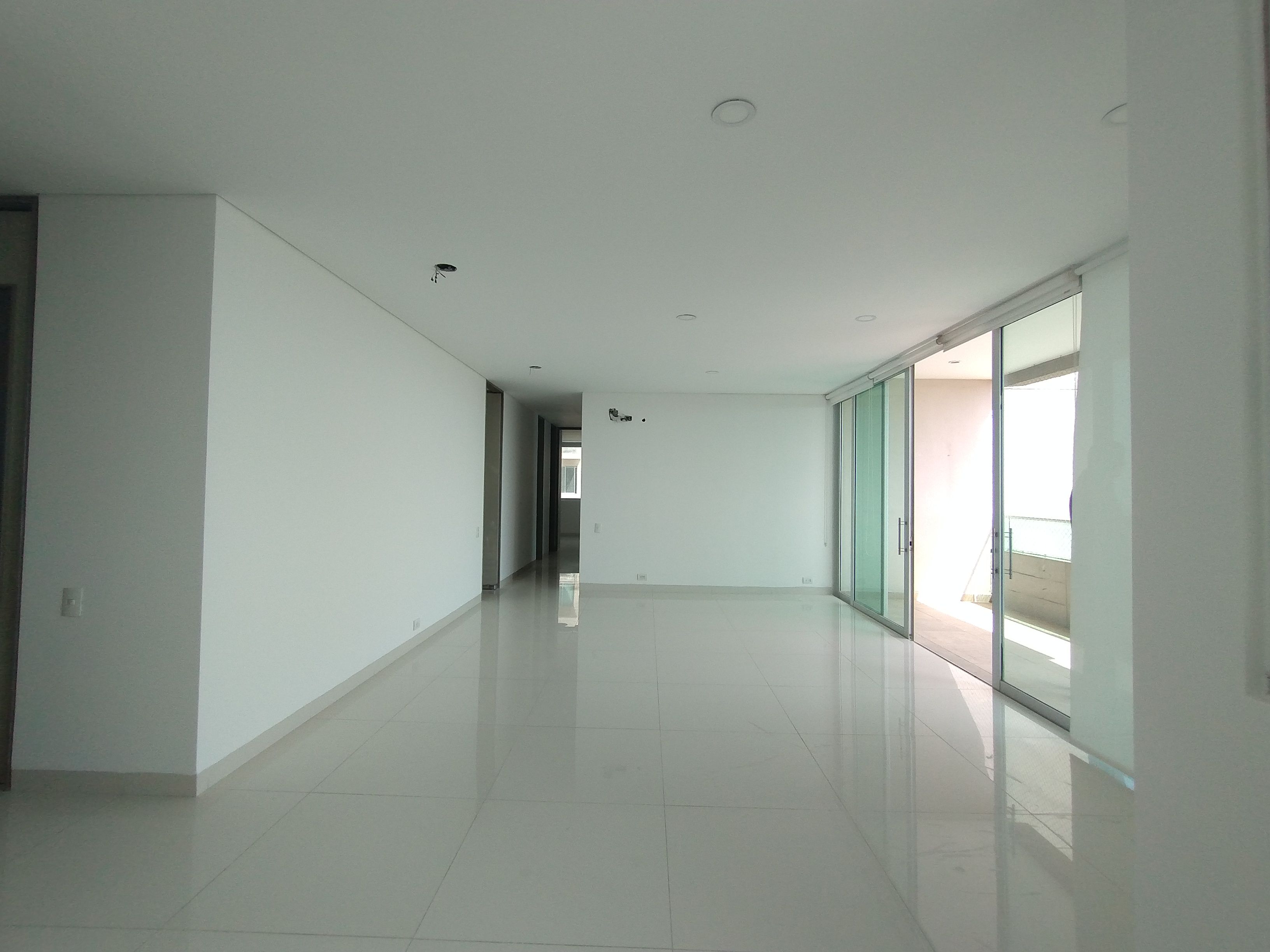 Apartamento en arriendo Atlántico Barranquilla Riomar 180 m2 Habitaciones 3 Baños 4 Garajes 2 Precio $7000000