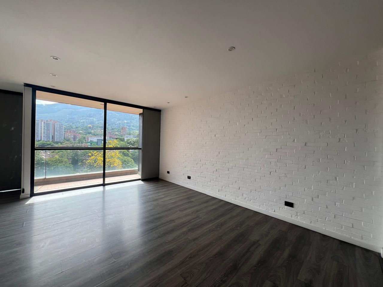 Apartamento en arriendo Antioquia Envigado Loma De Las Brujas 74 m2 Habitaciones 1 Baños 2 Garajes 1 Precio $3700000