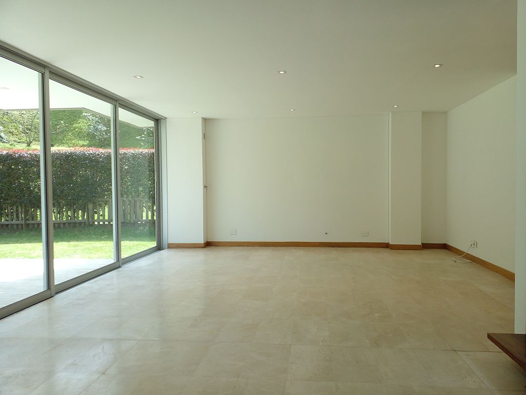 Casa en arriendo Antioquia Envigado Vereda El Peñasco 754 m2 Habitaciones 3 Baños 4 Garajes 4 Precio $17500000
