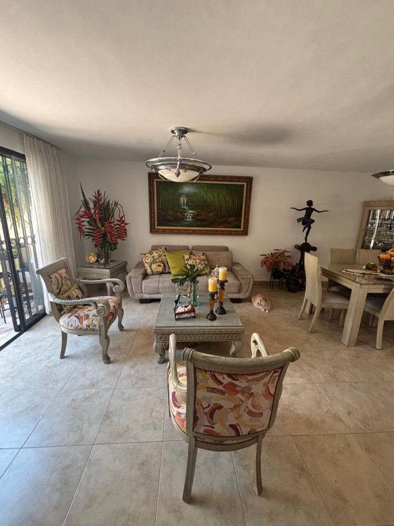 Casa en venta Valle Del Cauca Cali Caldas 310 m2 Habitaciones 4 Baños 2 Garajes 3 Precio $720000000