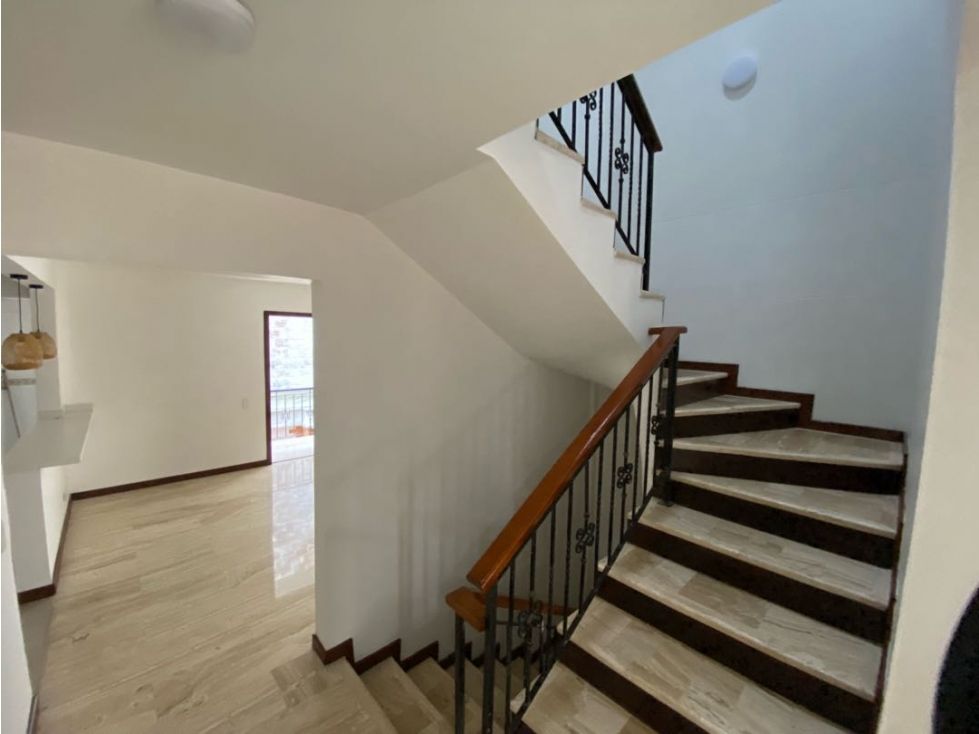 Casa en venta Risaralda Pereira Los Angeles 300 m2 Habitaciones 4 Baños 5 Garajes 2 Precio $1200000000