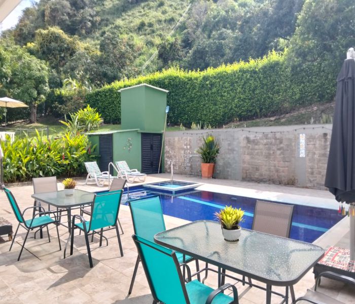 Casa en venta Cundinamarca La Mesa La Mesa 300 m2 Habitaciones 4 Baños 6 Garajes 6 Precio $980000000