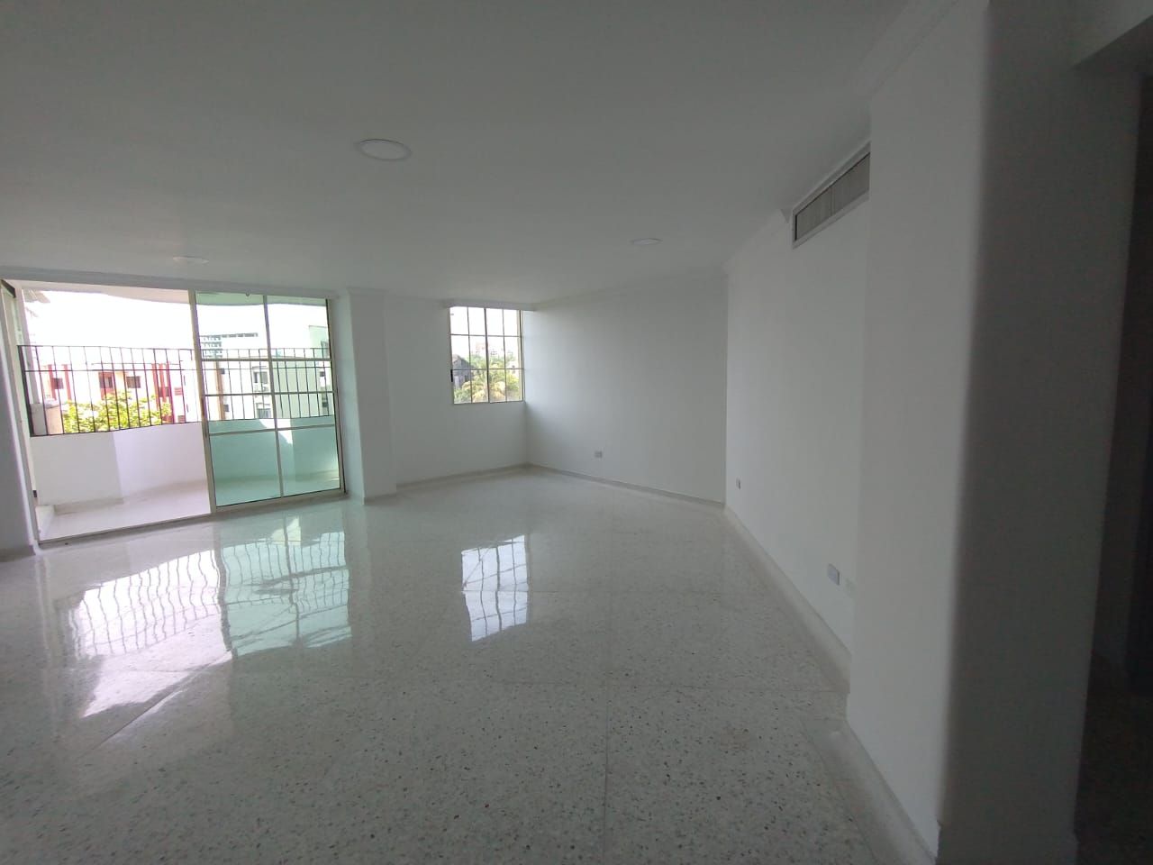 Apartamento en arriendo o venta Atlántico Barranquilla Granadillo 200 m2 Habitaciones 3 Baños 4 Garajes 2 Precio venta $700000000 Precio arriendo $4000000