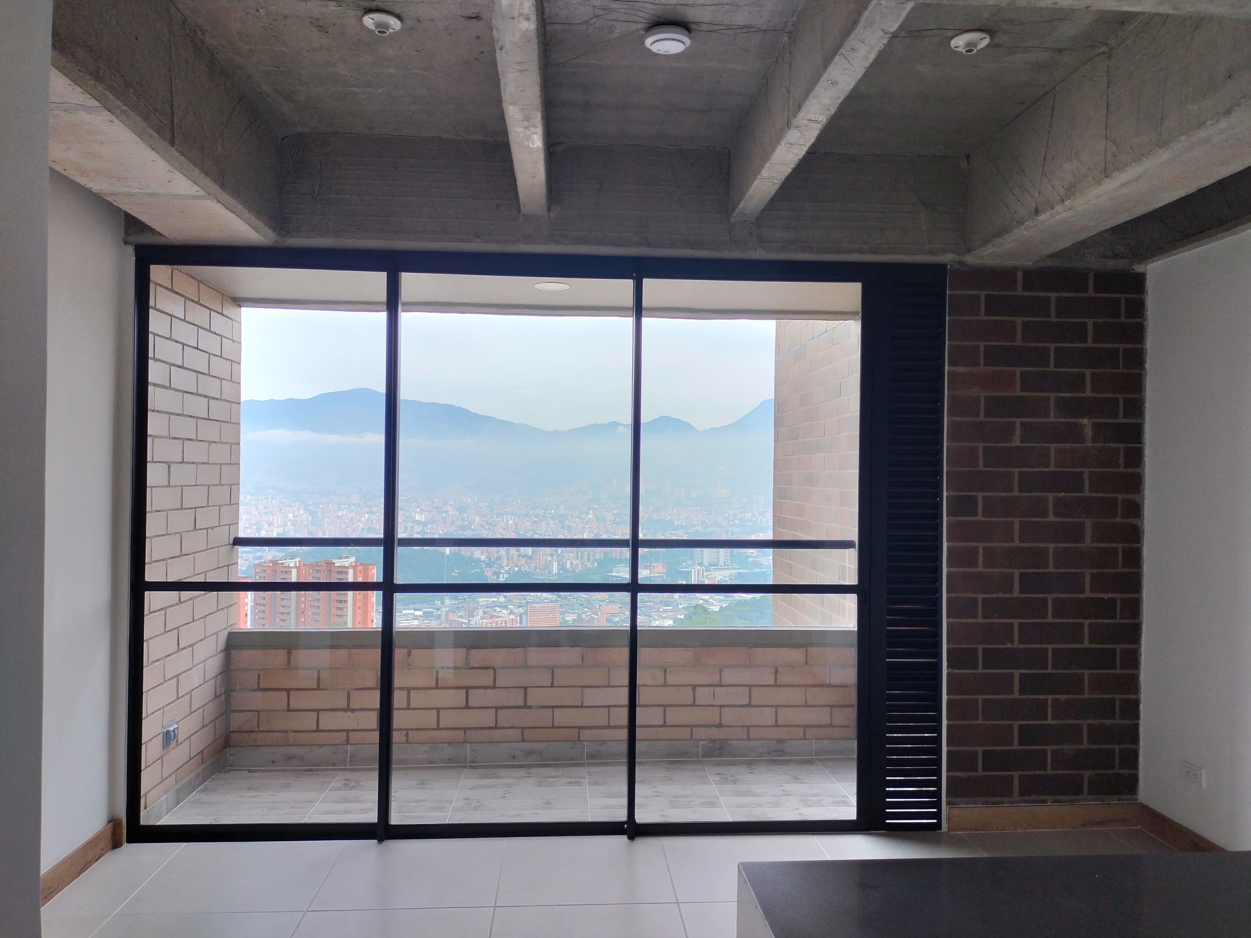 Apartamento en arriendo Antioquia Medellín Chile 46 m2 Habitaciones 1 Baños 2 Garajes 1 Precio $2650000