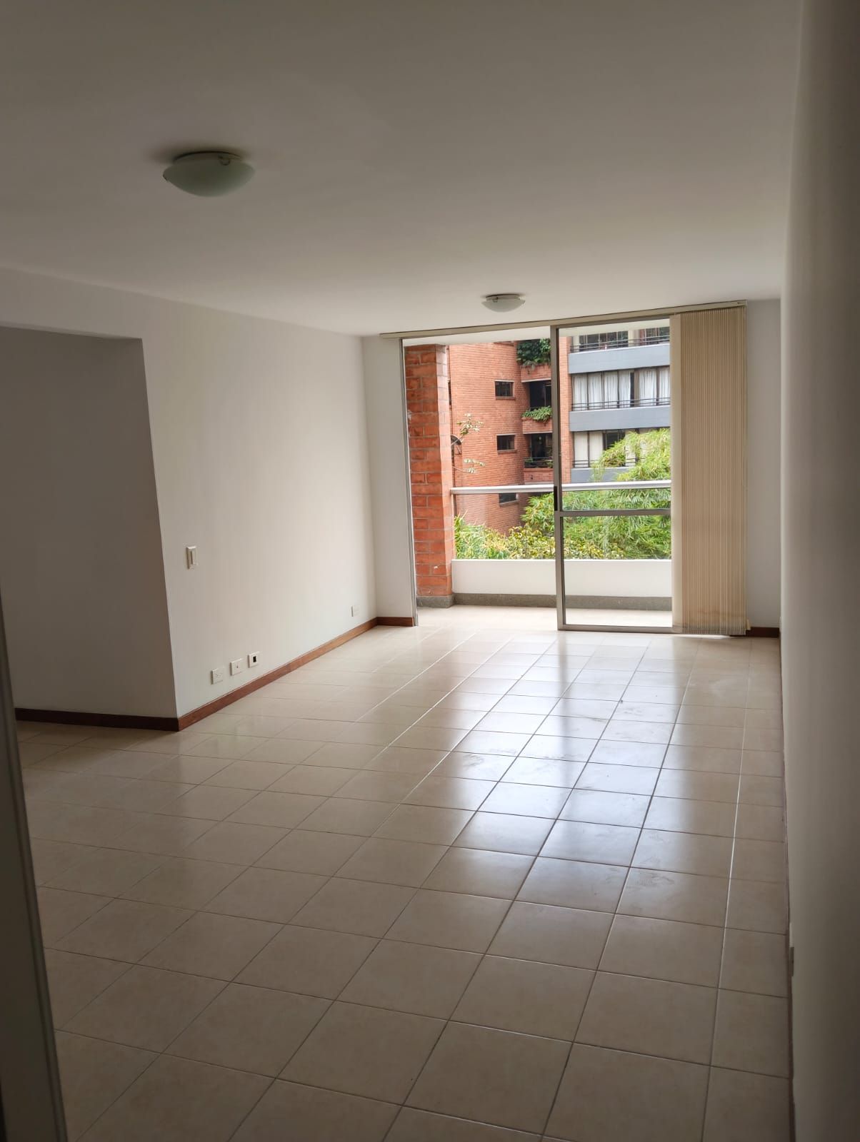Apartamento en arriendo Antioquia Medellín La Aguacatala 76 m2 Habitaciones 2 Baños 2 Garajes 1 Precio $3700000