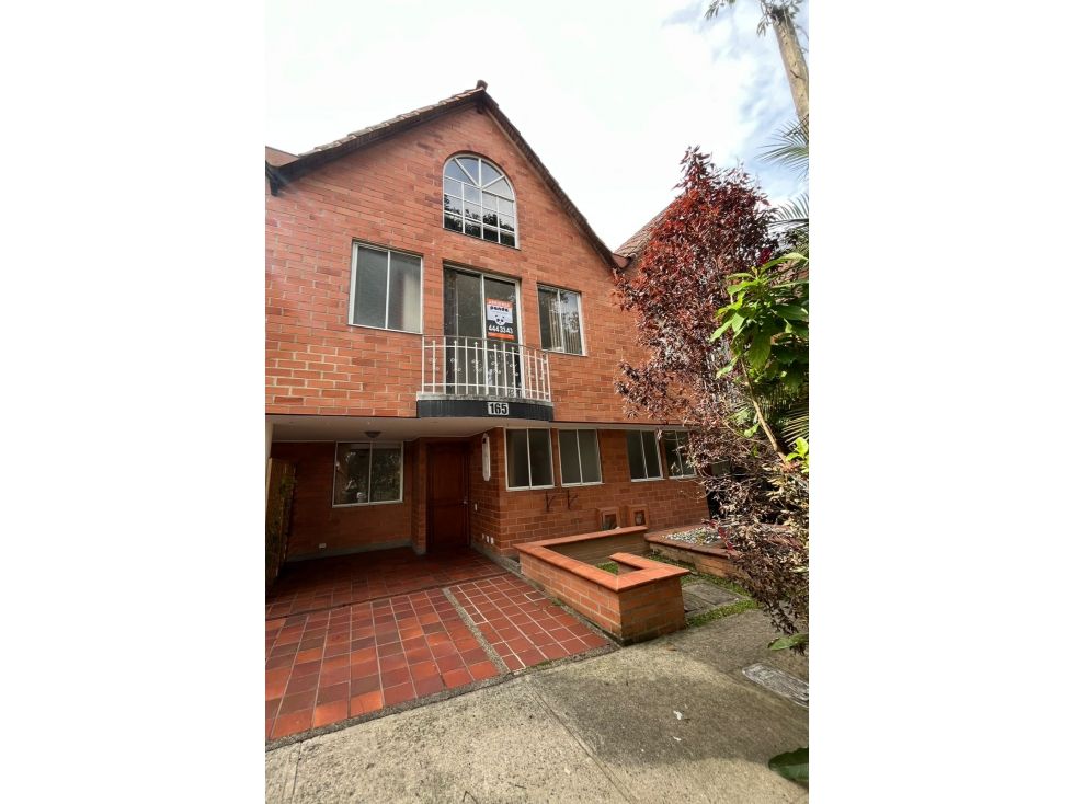 Casa en arriendo Antioquia Envigado Quintas De La Serrania 130 m2 Habitaciones 3 Baños 4 Garajes 1 Precio $4200000