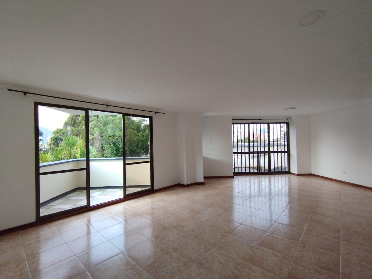 Apartamento en arriendo o venta Risaralda Pereira Los Alamos 133 m2 Habitaciones 3 Baños 2 Garajes 2 Precio venta $720000000 Precio arriendo $4850000