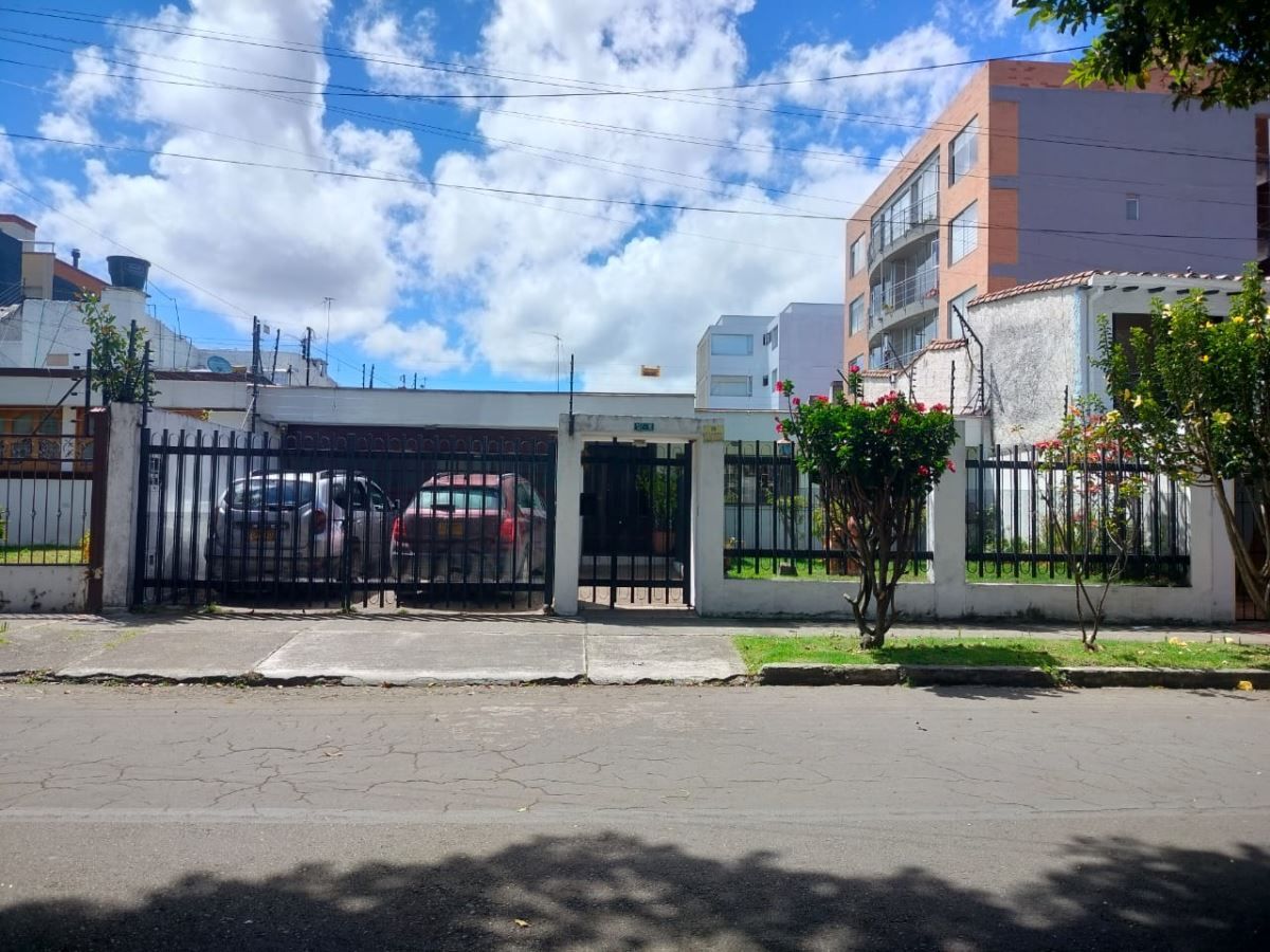 Casa en venta Cundinamarca Bogotá Los Cedros 405 m2 Habitaciones 4 Baños 4 Garajes 4 Precio $2600000000