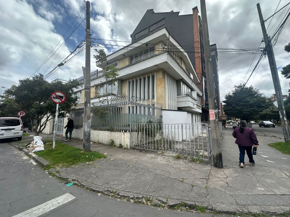 Local en arriendo Cundinamarca Bogotá Quinta Paredes 390 m2 Habitaciones 0 Baños 6 Garajes 3 Precio $24000000