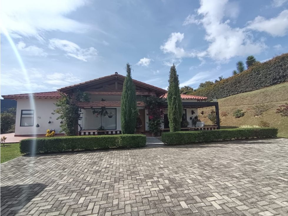 Casa Campestre en arriendo o venta Antioquia La Ceja La Ceja 470 m2 Habitaciones 4 Baños 5 Garajes 13 Precio venta $2600000000 Precio arriendo $19650000