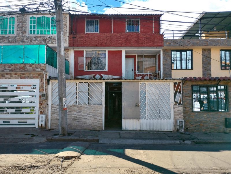 Casa en venta Cundinamarca Bogotá Quiroga Central 200 m2 Habitaciones 8 Baños 2 Garajes 2 Precio $470000000