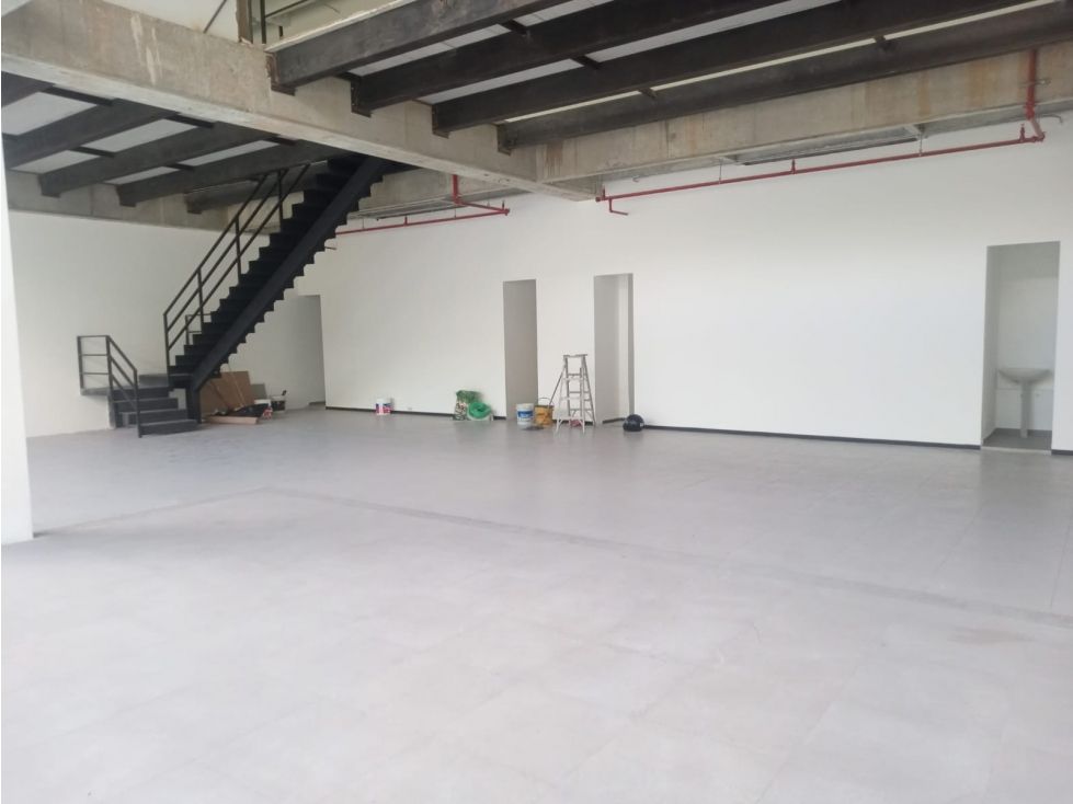 Local en arriendo Antioquia Envigado Primavera 270 m2 Habitaciones 0 Baños 2 Garajes 4 Precio $24500000