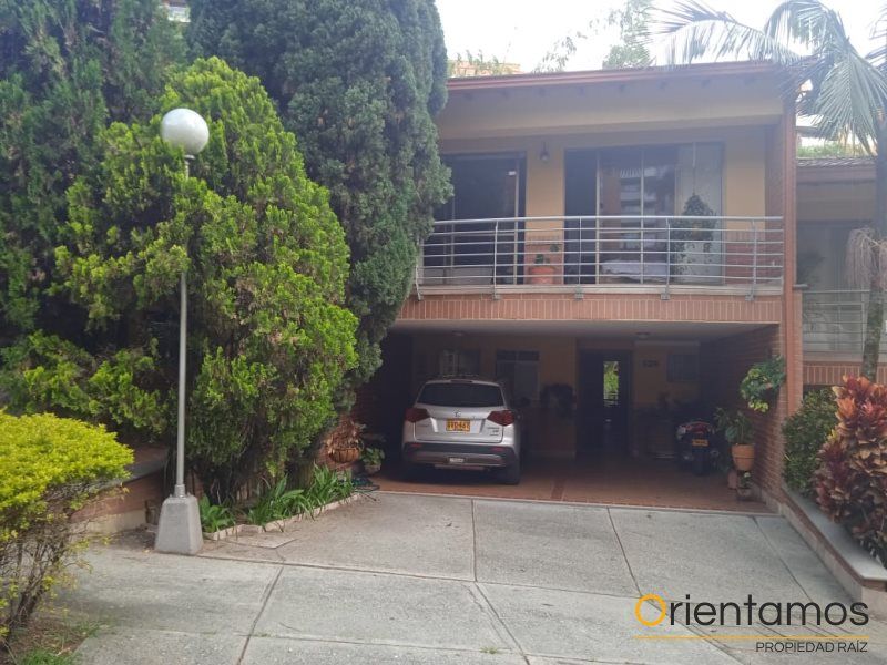 Casa en venta Antioquia Envigado El Chocho 300 m2 Habitaciones 3 Baños 5 Garajes 2 Precio $1600000000