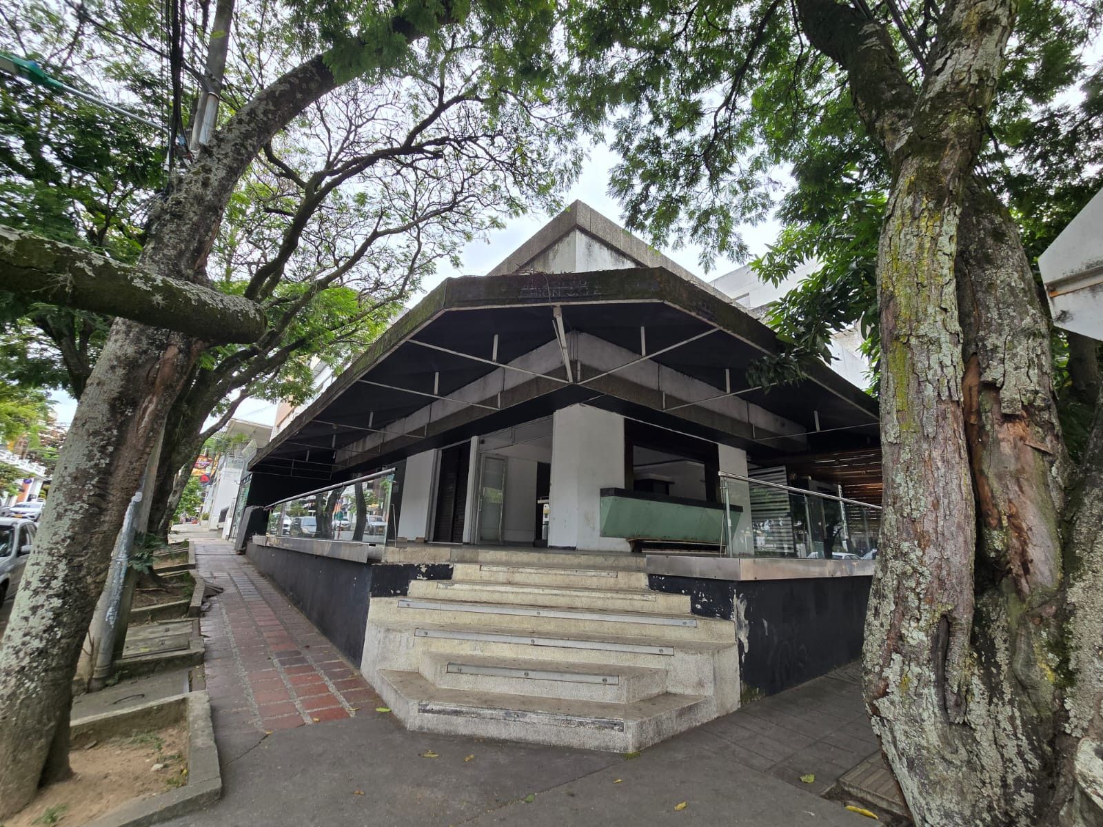 Local en arriendo Valle Del Cauca Cali Granada 180 m2 Habitaciones 0 Baños 2 Garajes 0 Precio $12000000