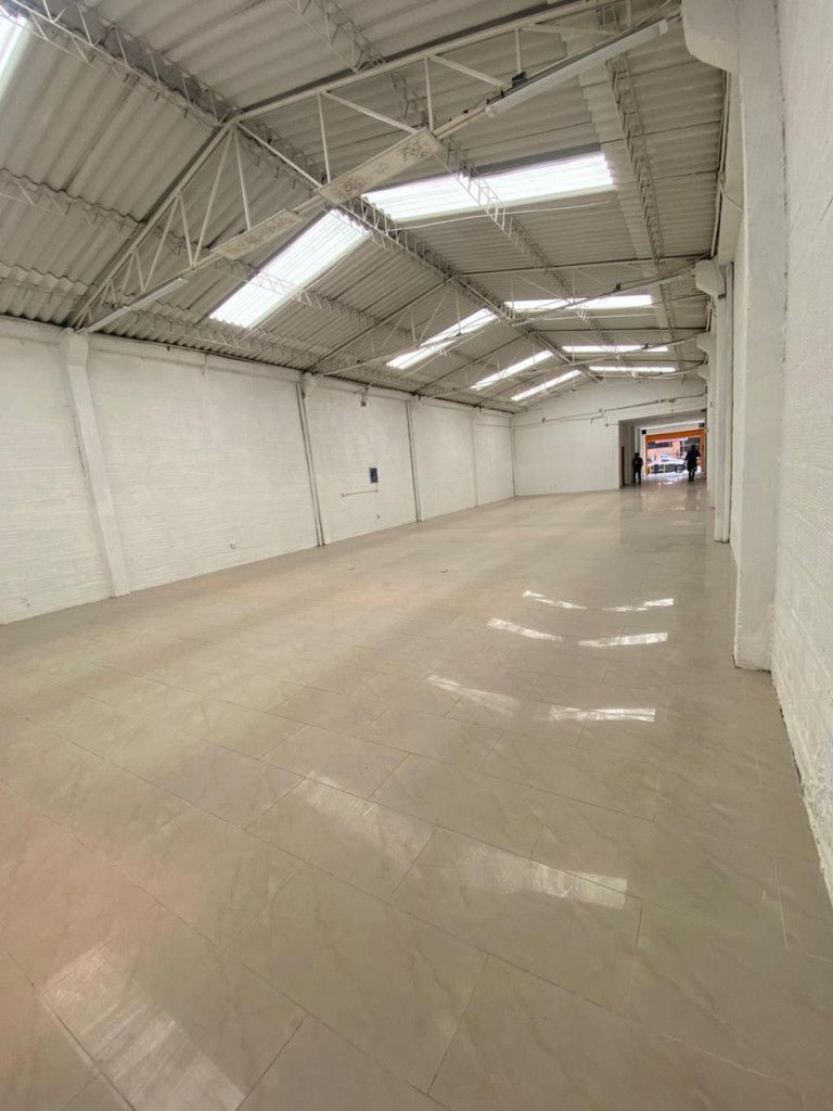 Bodega en arriendo Cundinamarca Bogotá Toberin 335 m2 Habitaciones 0 Baños 2 Garajes 0 Precio $11000000