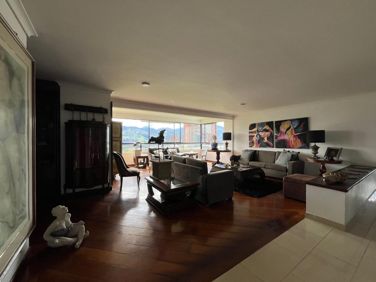 Apartamento en venta Antioquia Medellín El Raizal 195 m2 Habitaciones 3 Baños 3 Garajes 2 Precio $1260000000