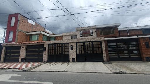 Casa en arriendo Cundinamarca Bogotá Americas Occidental Et I 190 m2 Habitaciones 4 Baños 3 Garajes 3 Precio $4200000