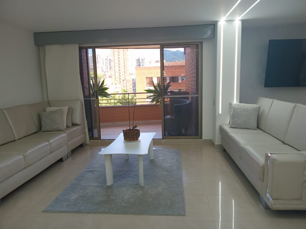 Apartamento en arriendo o venta Antioquia Medellín Urbanizacion Villa Linda 157 m2 Habitaciones 3 Baños 4 Garajes 2 Precio venta $1270000000 Precio arriendo $7800000