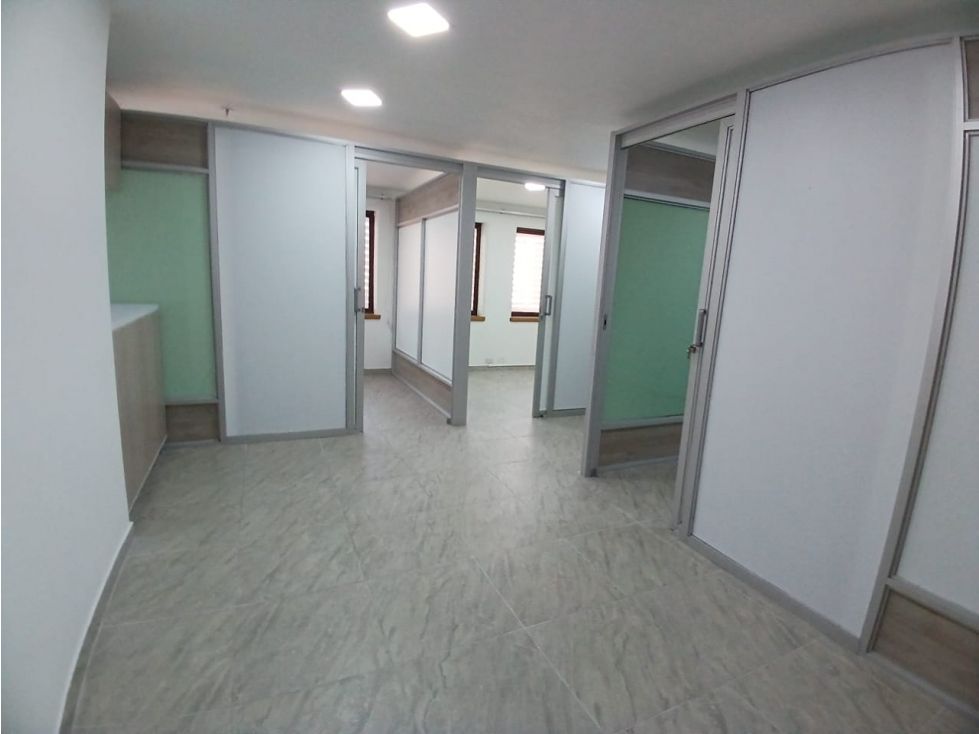 Oficina en arriendo o venta Antioquia Medellín La Candelaria 50 m2 Habitaciones 0 Baños 1 Garajes 0 Precio venta $235000000 Precio arriendo $2000000