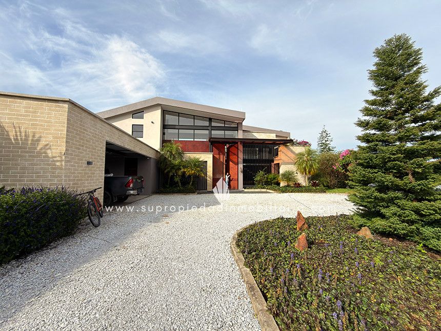 Casa Campestre en arriendo Antioquia El Carmen De Viboral El Carmen De Viboral 500 m2 Habitaciones 4 Baños 7 Garajes 7 Precio $19000000