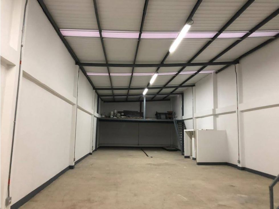 Bodega en venta Antioquia Envigado Zona Centro 320 m2 Habitaciones 0 Baños 2 Garajes 0 Precio $2000000000