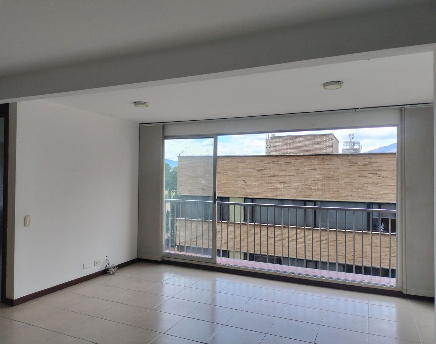 Apartamento en arriendo Antioquia Medellín Urbanizacion Villa Jardin I Etapa 84 m2 Habitaciones 3 Baños 2 Garajes 1 Precio $3550000