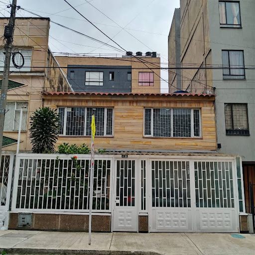 Casa en venta Cundinamarca Bogotá Comuneros 260 m2 Habitaciones 7 Baños 4 Garajes 2 Precio $935000000