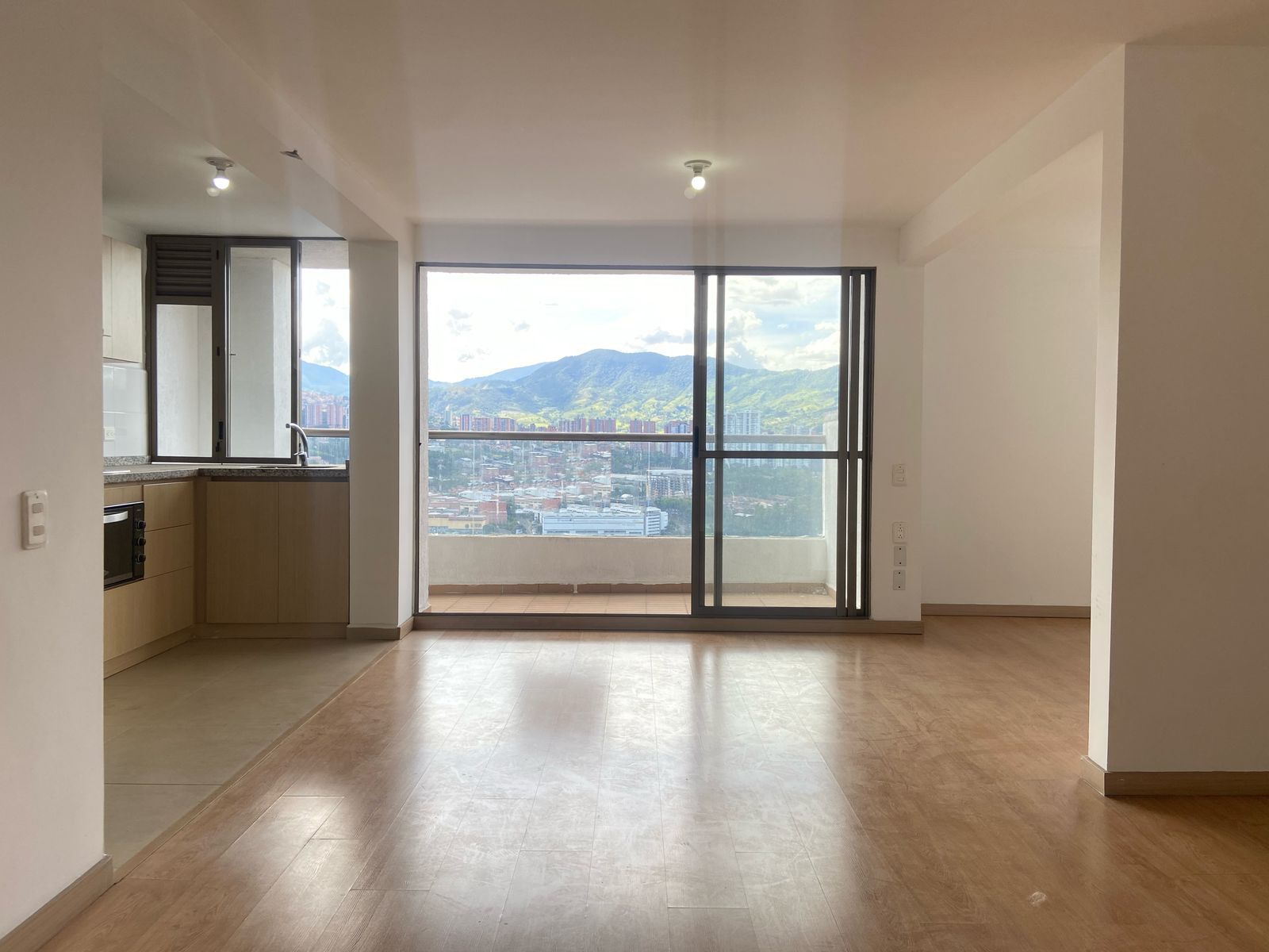 Apartamento en arriendo Antioquia Sabaneta Bellavista 82 m2 Habitaciones 2 Baños 2 Garajes 2 Precio $2850000
