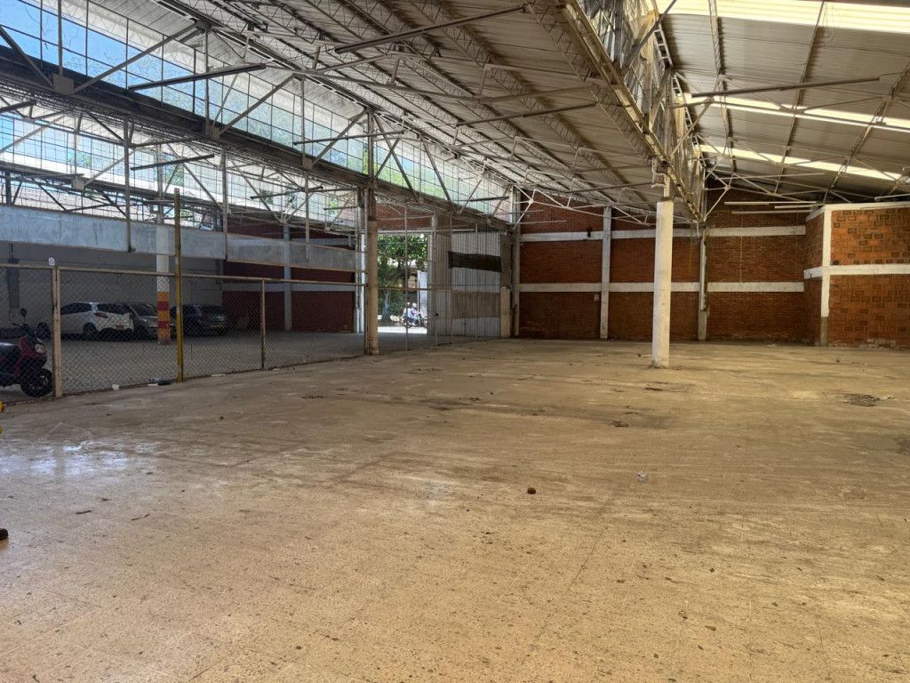 Bodega en arriendo Valle Del Cauca Cali Troncal 1000 m2 Habitaciones 0 Baños 3 Garajes 0 Precio $8000000