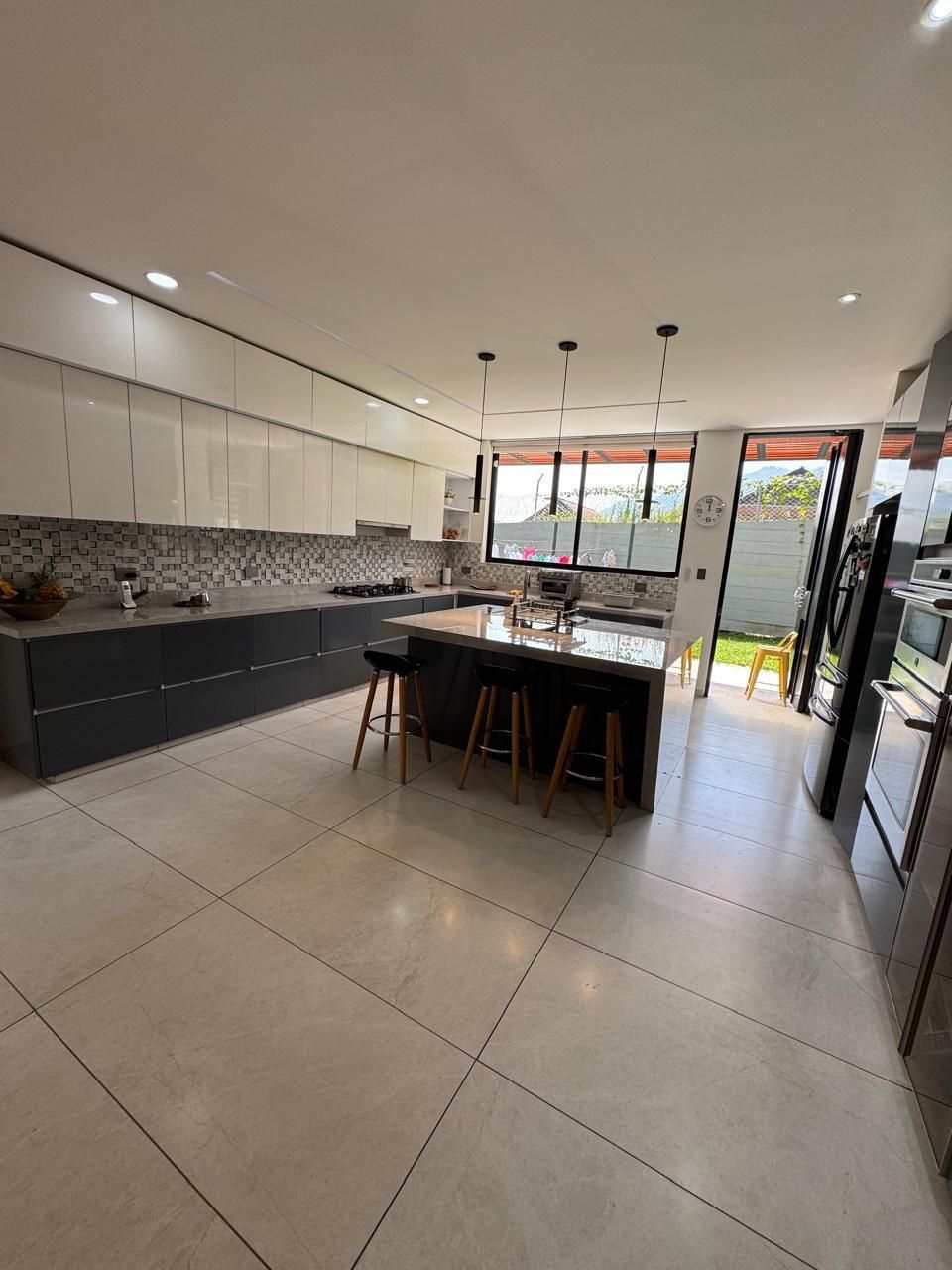 Casa en venta Antioquia La Estrella Ancón San Martín 417 m2 Habitaciones 3 Baños 4 Garajes 4 Precio $3000000000