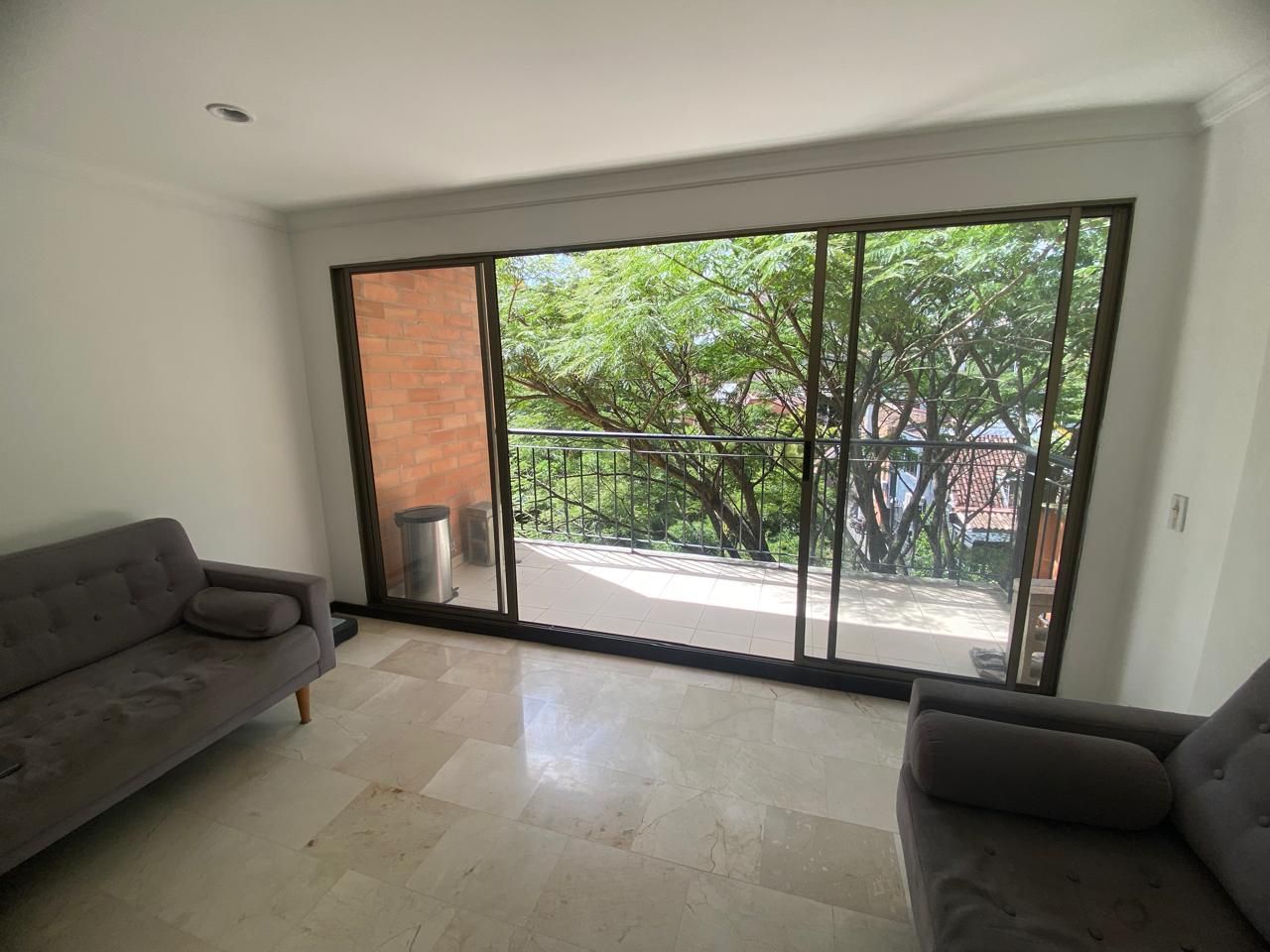 Oficina en arriendo o venta Antioquia Medellín El Tesoro 120 m2 Habitaciones 0 Baños 3 Garajes 1 Precio venta $1200000000 Precio arriendo $9700000