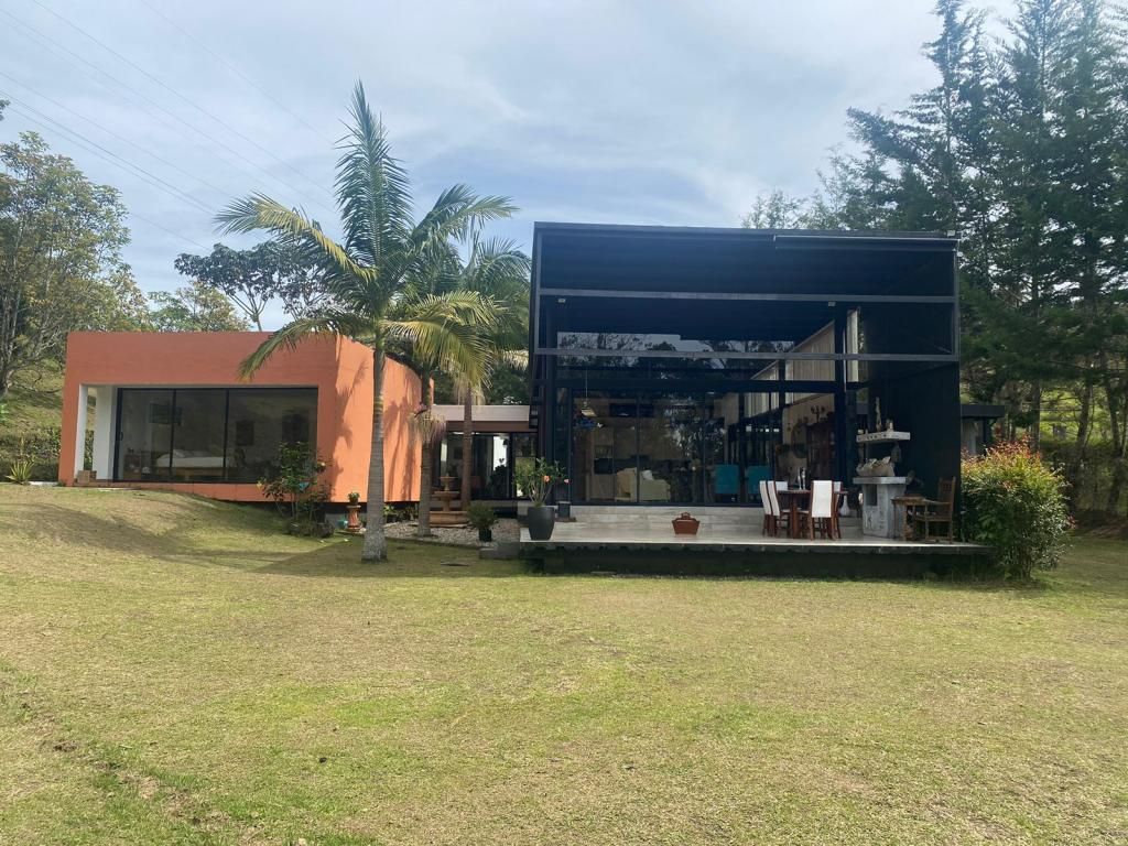Casa Campestre en venta Antioquia Rionegro Rionegro 400 m2 Habitaciones 4 Baños 4 Garajes 2 Precio $3650000000