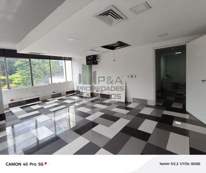 Oficina en arriendo Antioquia Medellín El Castillo 123 m2 Habitaciones 0 Baños 3 Garajes 0 Precio $9840000