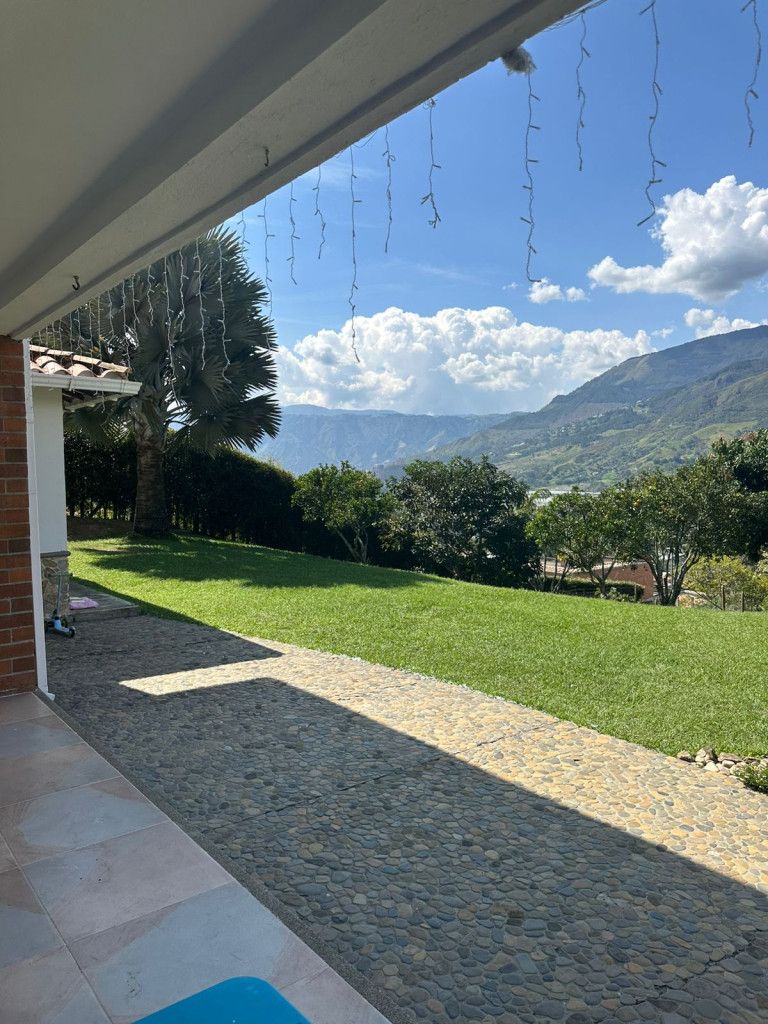 Finca en venta Antioquia Copacabana Copacabana 400 m2 Habitaciones 5 Baños 5 Garajes 13 Precio $2500000000