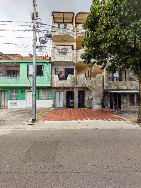 Apartamento en arriendo Antioquia Medellín Las Playas 90 m2 Habitaciones 3 Baños 2 Garajes 0 Precio $2300000