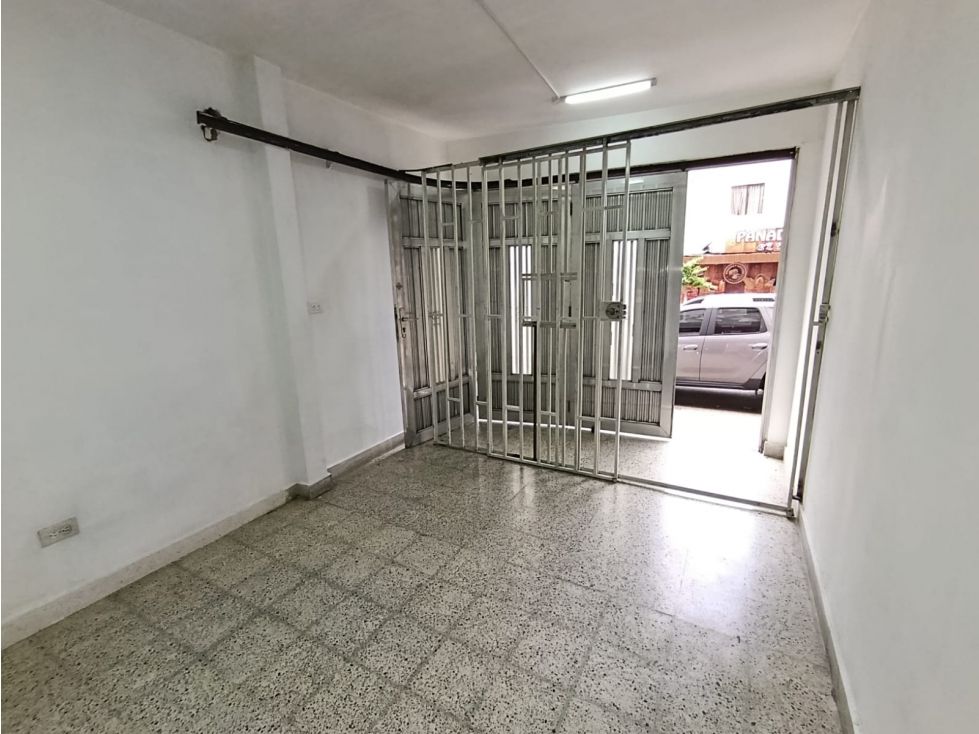 Local en arriendo Antioquia Medellín La Gloria 20 m2 Habitaciones 0 Baños 1 Garajes 0 Precio $1100000