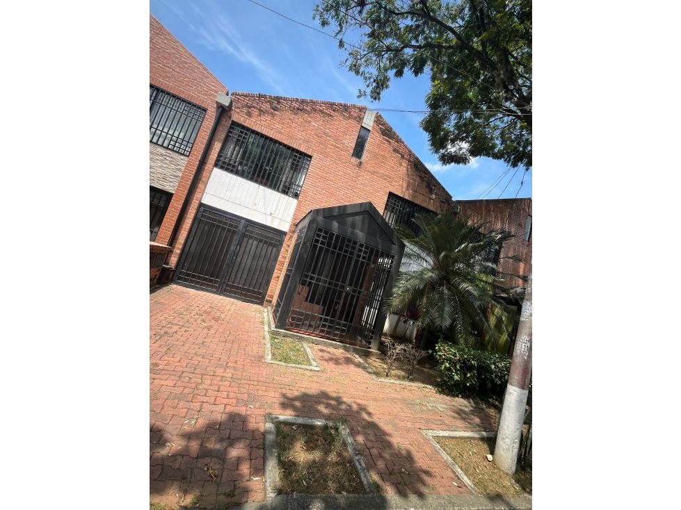 Casa en venta Valle Del Cauca Cali Urbanización San Joaquín 195 m2 Habitaciones 3 Baños 4 Garajes 2 Precio $570000000