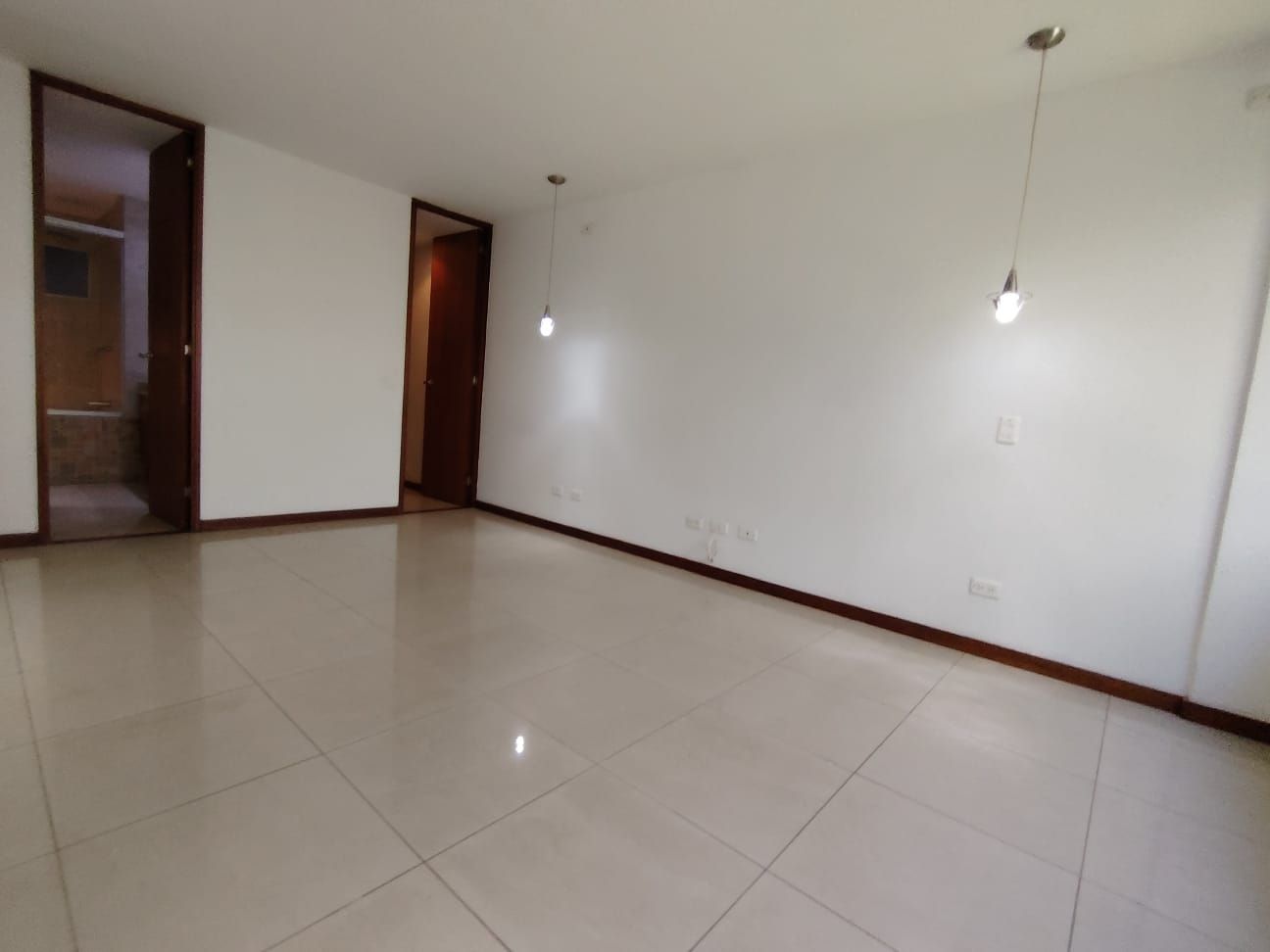 Apartamento en arriendo Antioquia Envigado Sabaneta Real 77 m2 Habitaciones 2 Baños 2 Garajes 2 Precio $3300000
