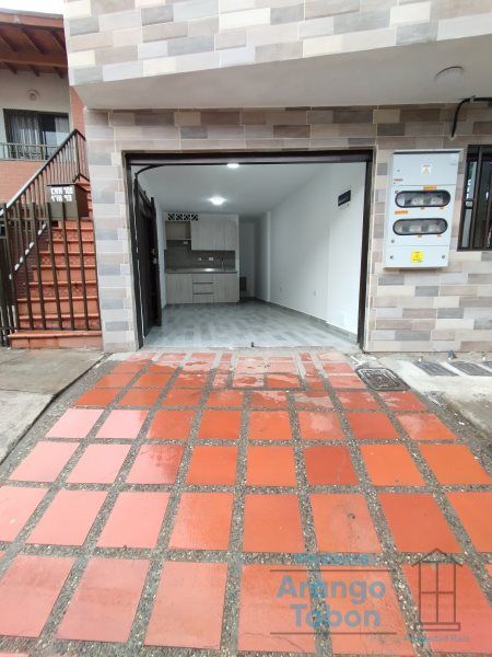 Local en arriendo Antioquia Medellín San Javier No1 30 m2 Habitaciones 0 Baños 1 Garajes 0 Precio $1400000