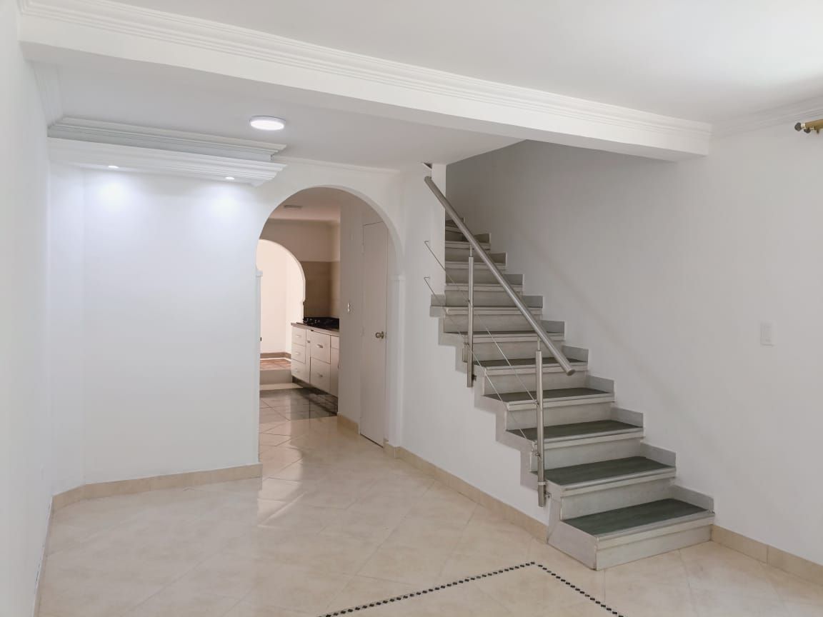 Oficina en arriendo Antioquia Medellín La Gloria 110 m2 Habitaciones 0 Baños 3 Garajes 3 Precio $4200000