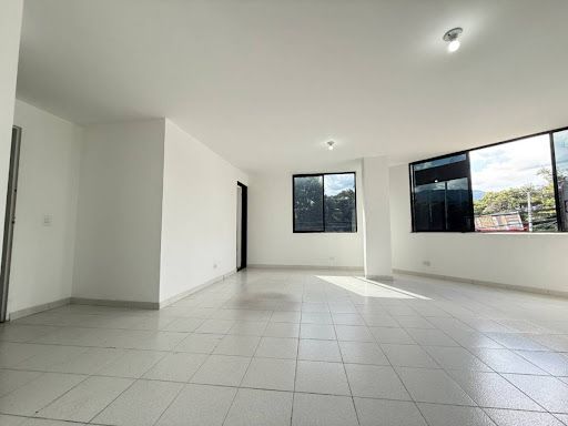 Oficina en arriendo Antioquia Medellín Los Conquistadores 28 m2 Habitaciones 0 Baños 1 Garajes 0 Precio $1800000
