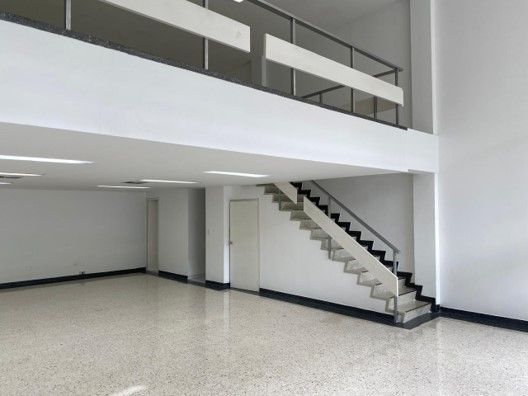 Local en arriendo Valle Del Cauca Cali Versalles 278 m2 Habitaciones 0 Baños 3 Garajes 0 Precio $5737347