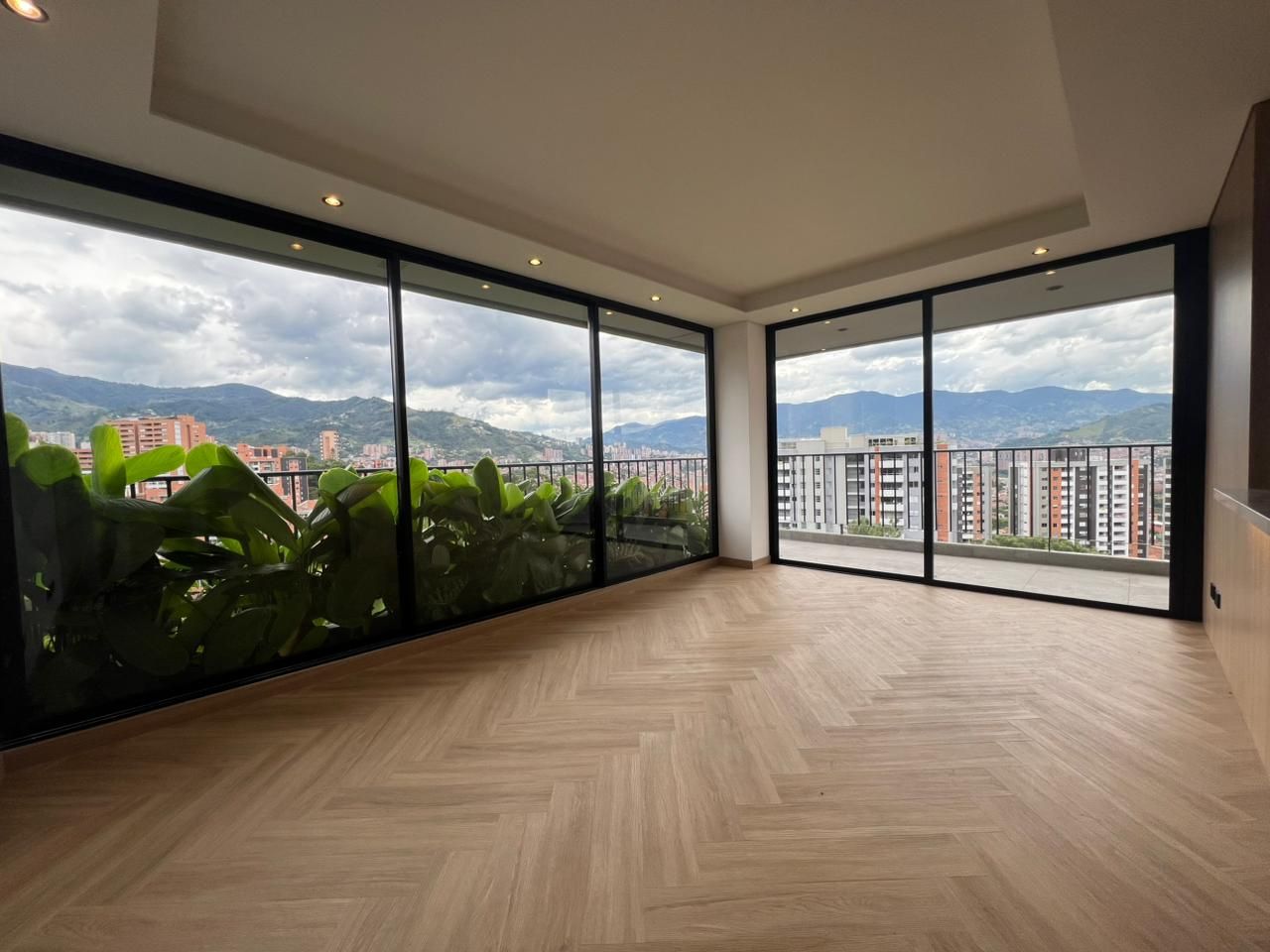 Apartamento en venta Antioquia Envigado Jardines 101 m2 Habitaciones 2 Baños 3 Garajes 2 Precio $1330000000